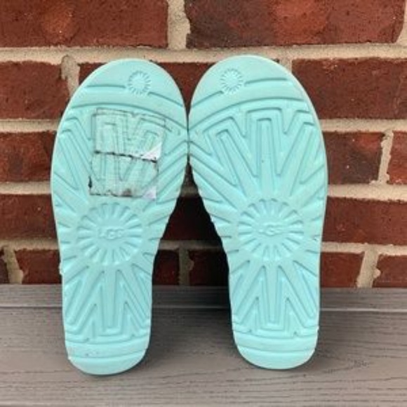 UGG Ultra Mini Classic Boot - Picture 5 of 11